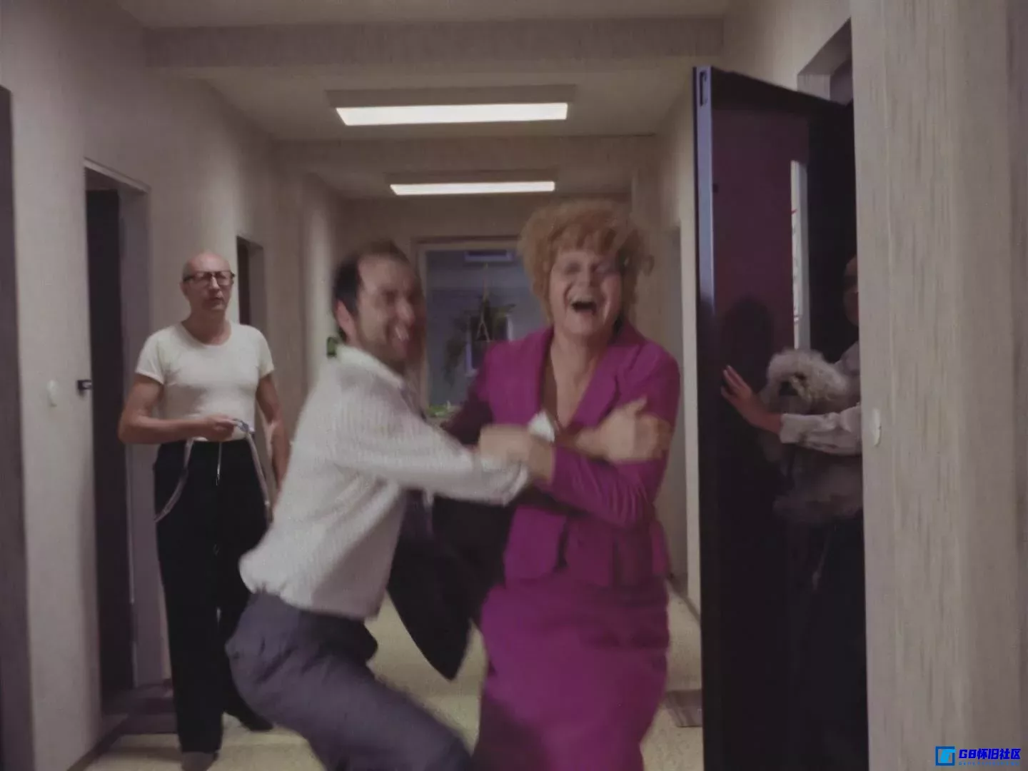 G8怀旧社区分享稀有[高楼轶事（上译国德双语）][mkv/2.30GB/集 共7集][1982前东德/喜剧/家庭/奇幻] 第7张截图