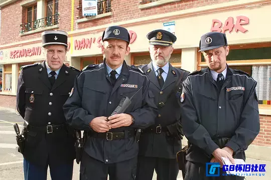 G8怀旧社区分享【欧美】无物申报 Rien à Déclarer (2011) 【百度云】[法国 / 比利时] 576px264 【国法双语】 mkv 1.8G 第2张截图