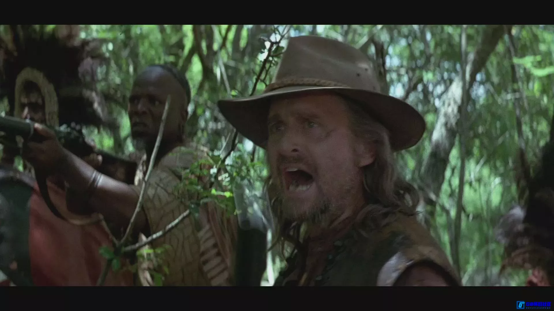 G8怀旧社区分享[黑夜幽灵/暗夜猎杀][mkv/2.43GB][720p国英双语/中字][1996美国/惊悚][豆瓣评分7.2分] 第7张截图