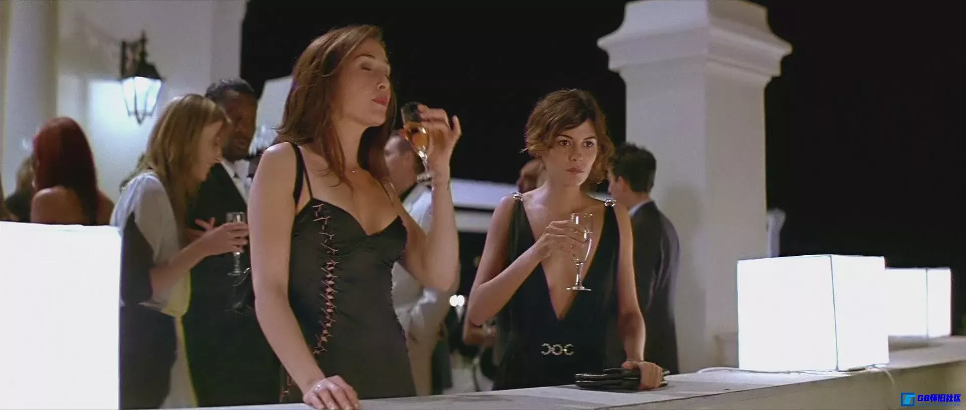 G8怀旧社区分享[真爱无价/巴黎拜金女（国法双语）][MKV/3.6GB][中字][2006法国/喜剧][豆瓣7.1分] 第7张截图