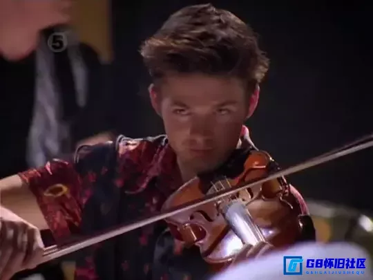 G8怀旧社区分享【百度云】 [美国] 危机之地 On Hostile Ground (2000) TVripx264【国英双语】 mkv  1.48G 第7张截图